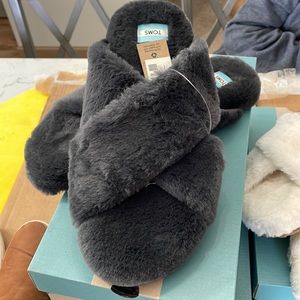 Toms gray Susie slipper sz 10.  Brand new.  Super cute